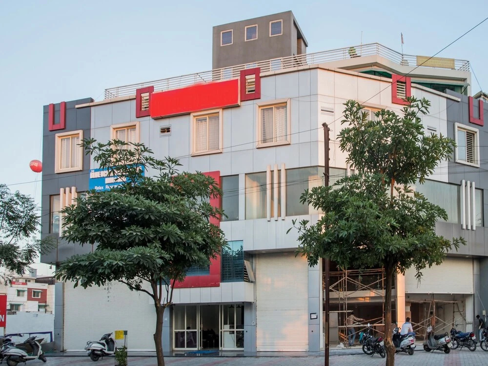 FabHotel Ten Eleven