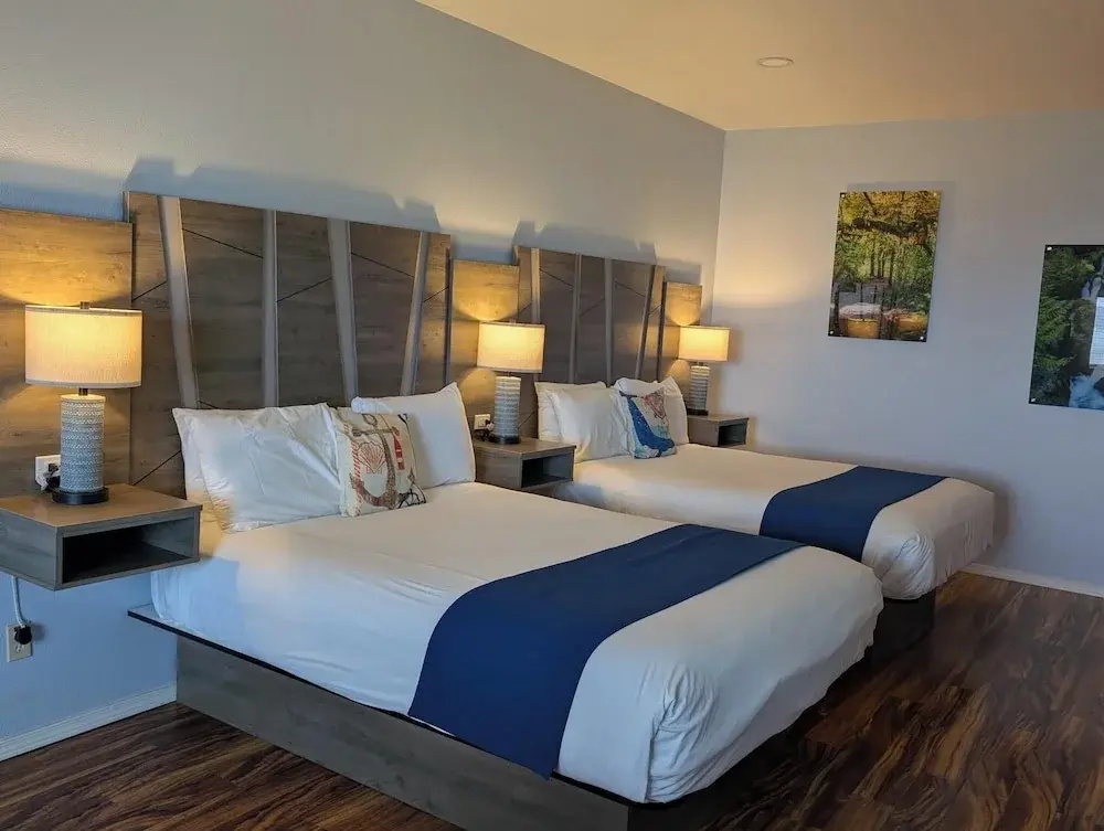 Standard Quadruple room with canal view