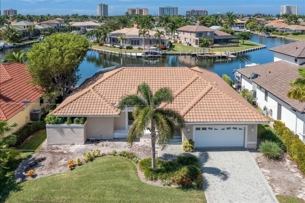 300 Edgewater Ct 3 Bedroom Home by Redawning