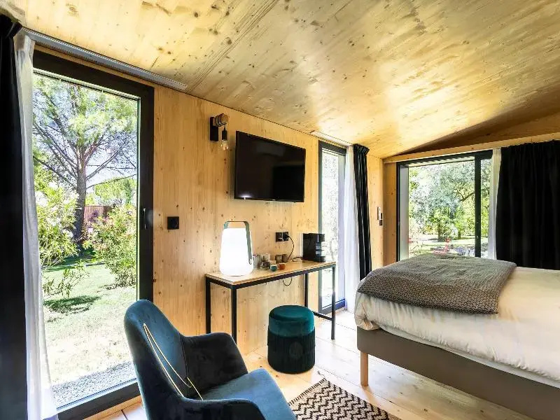 Standard Double room with balcony (full double bed)