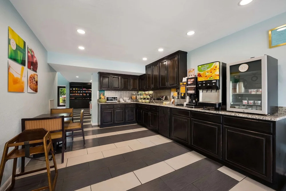 Food & Beverage
