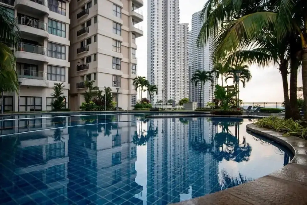 Chic 3BR in Danga Bay With Water Views & Parking