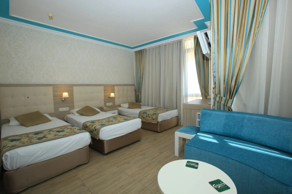 Standard Triple room