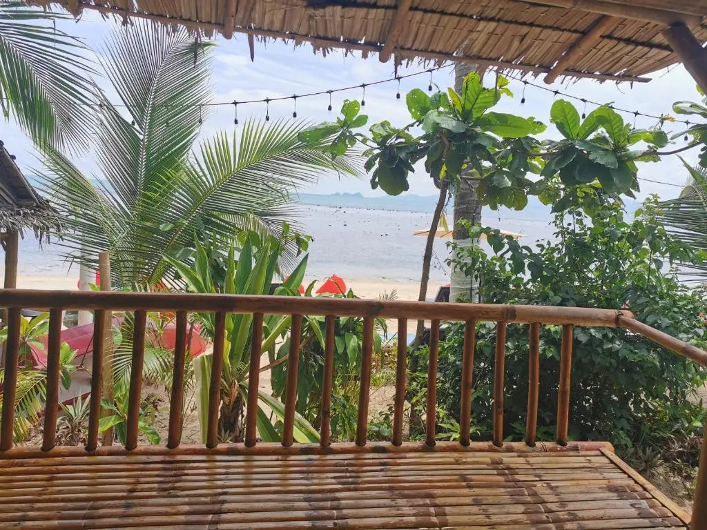 Bungalow with water view