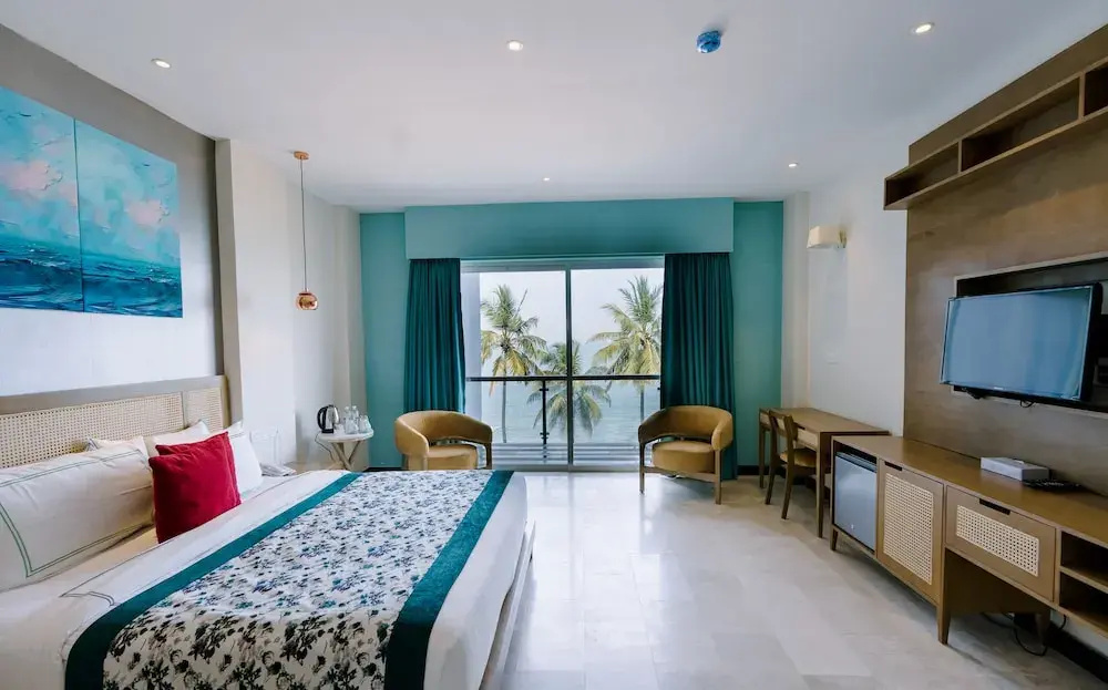 Deluxe Double room with balcony and beachfront (full double bed)