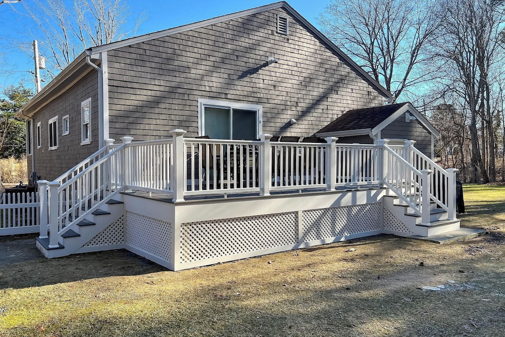 Walk to Sagamore Beach! Curated + Spacious Cottage