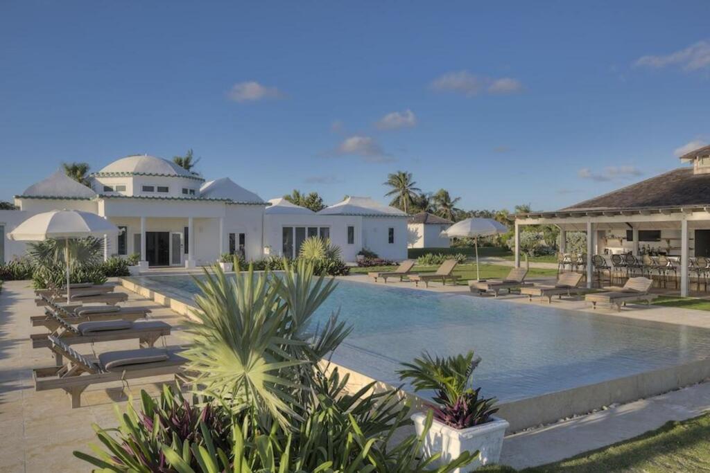 La Bougainvillea Hotel And Villas