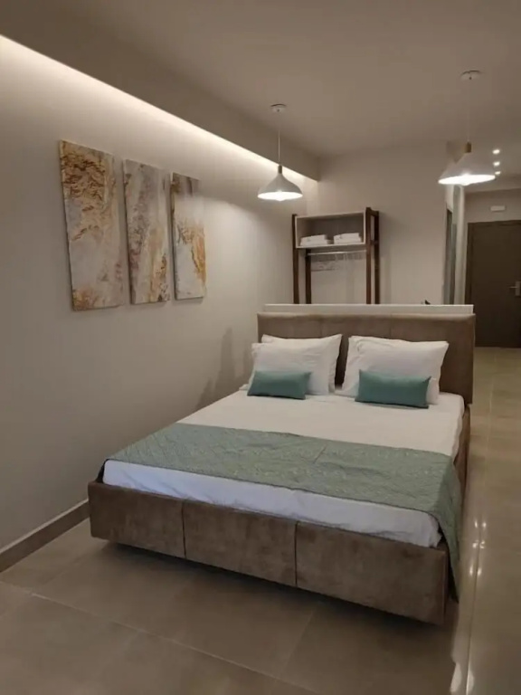 Comfort Double room with balcony and with city view (full double bed)