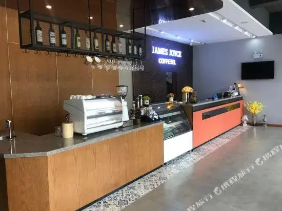 Food & Beverage