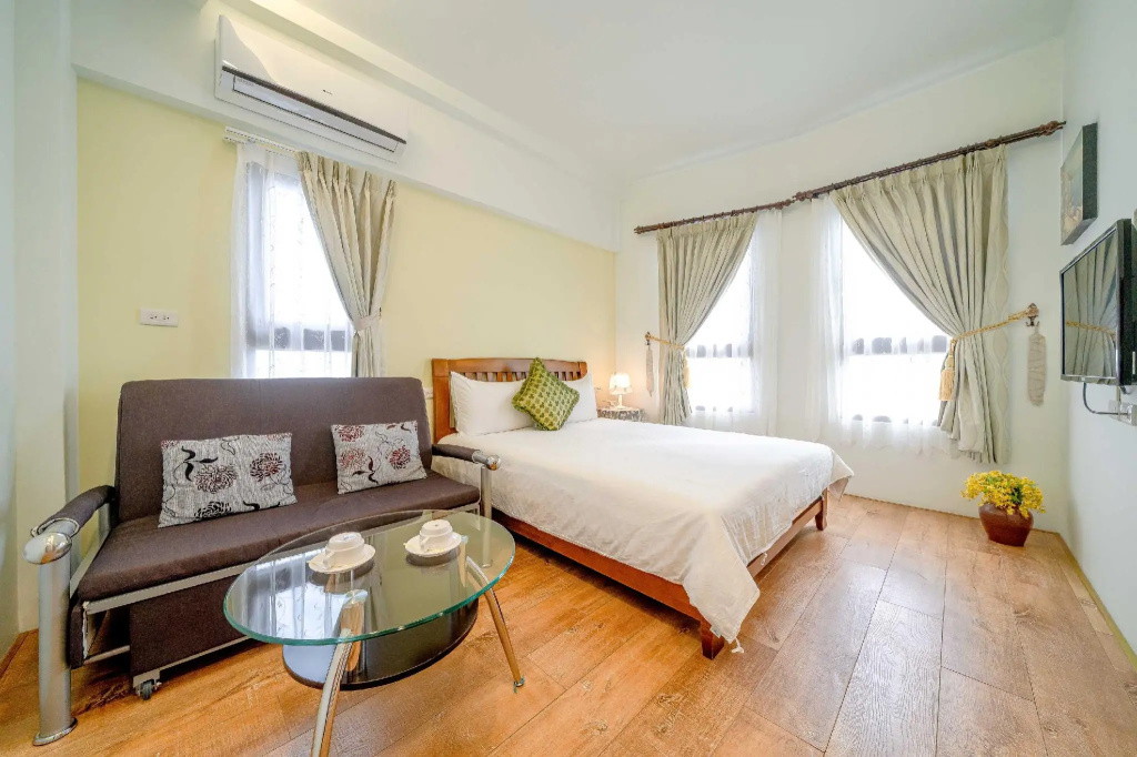 Standard Double room (full double bed)