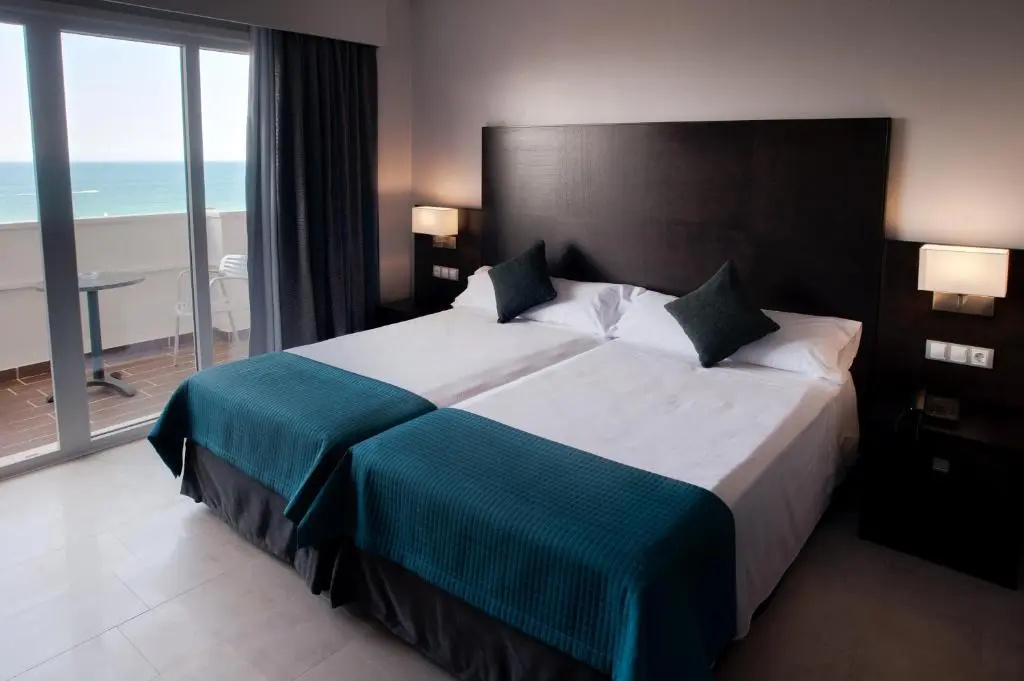 Standard Double room with pool view (twin beds)