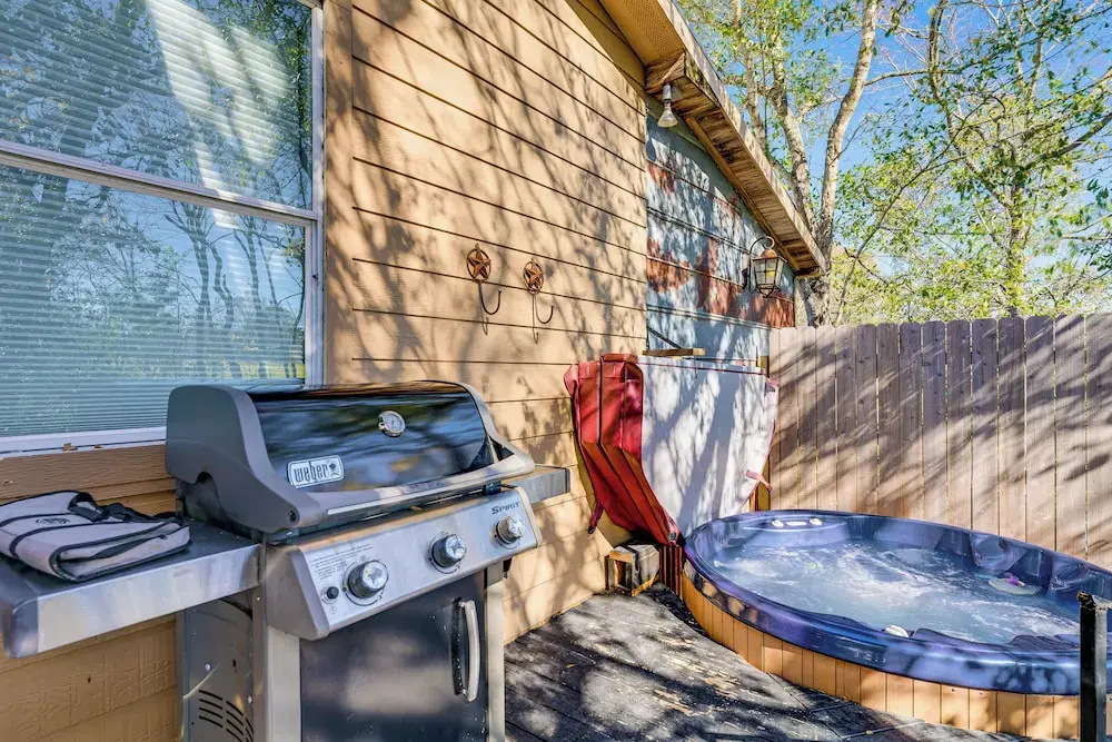 College Station Getaway w/ Hot Tub & Courtyard!