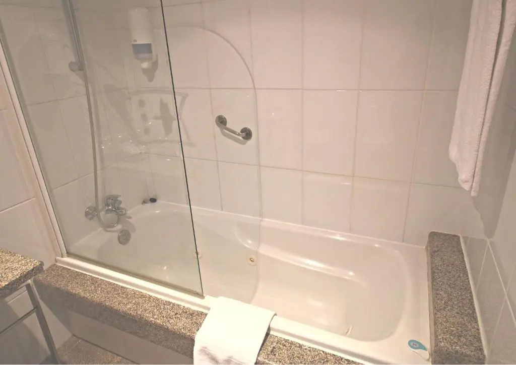 Deluxe Double room (full double bed)