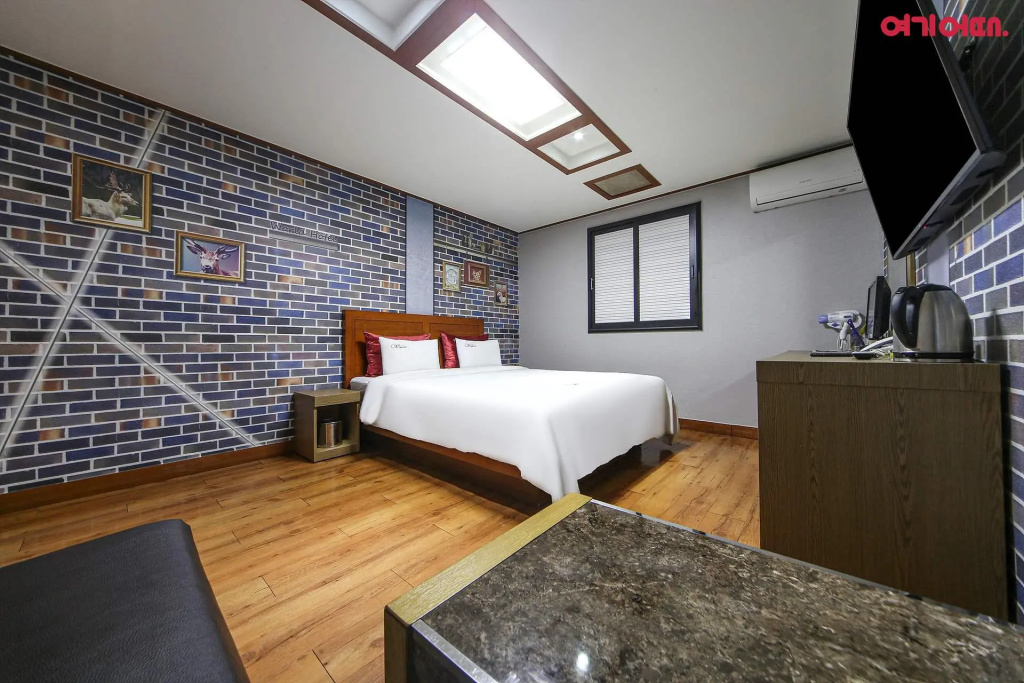 Standard Double room (full double bed)