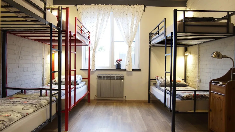 Кровать в общем номере (мужской номер) в Opaliha Loft rooms