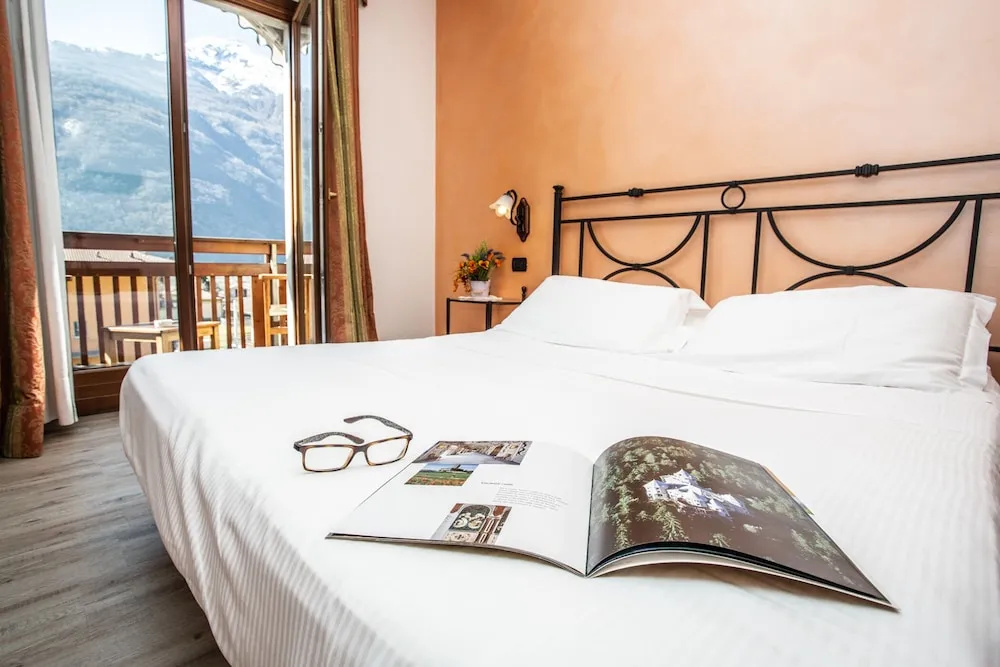 Standard Double room with balcony (full double bed)