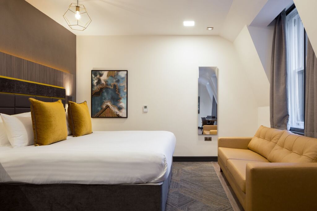 Roomzzz Manchester Victoria by null