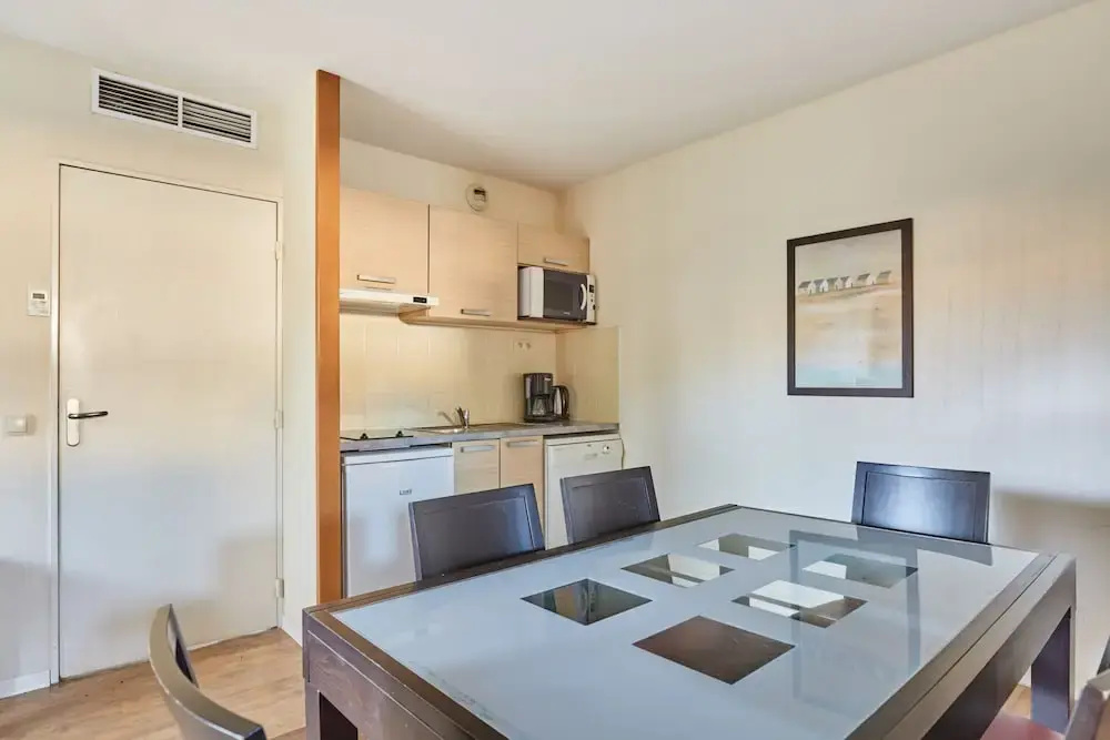 2 Bedrooms Apartment with balcony