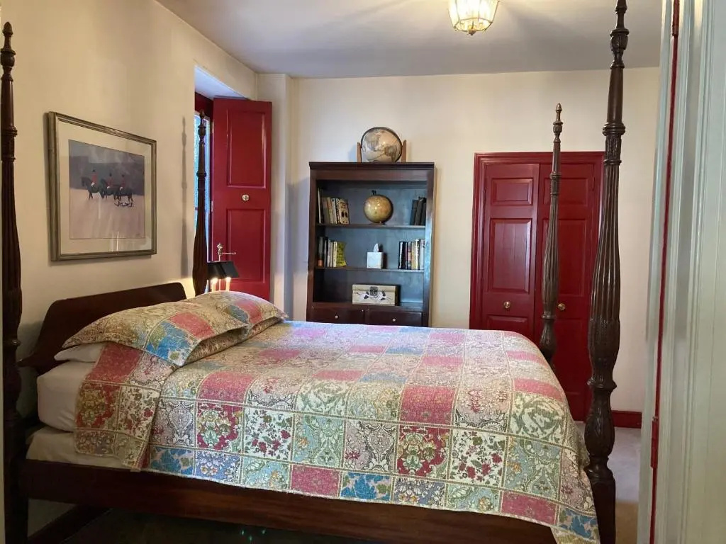 Double Suite (full double bed)