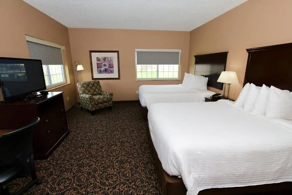 Standard Quadruple Suite