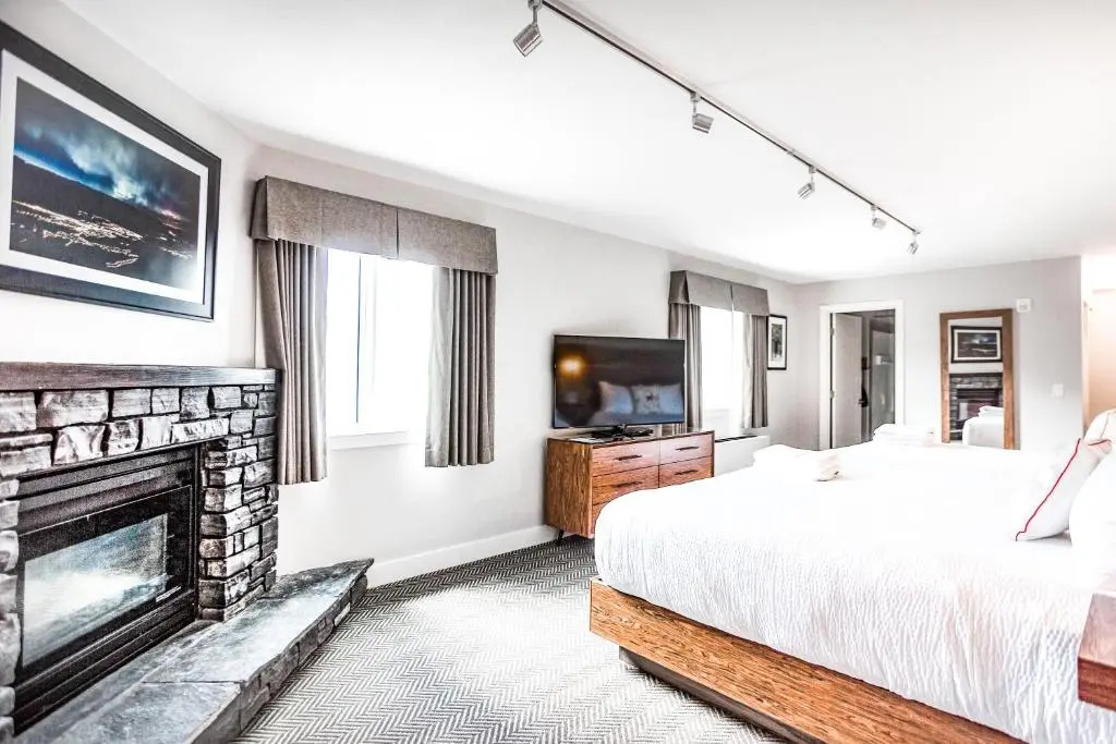 Deluxe Double room (full double bed)