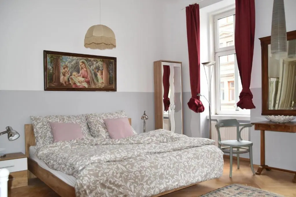 2 Bedrooms Apartment