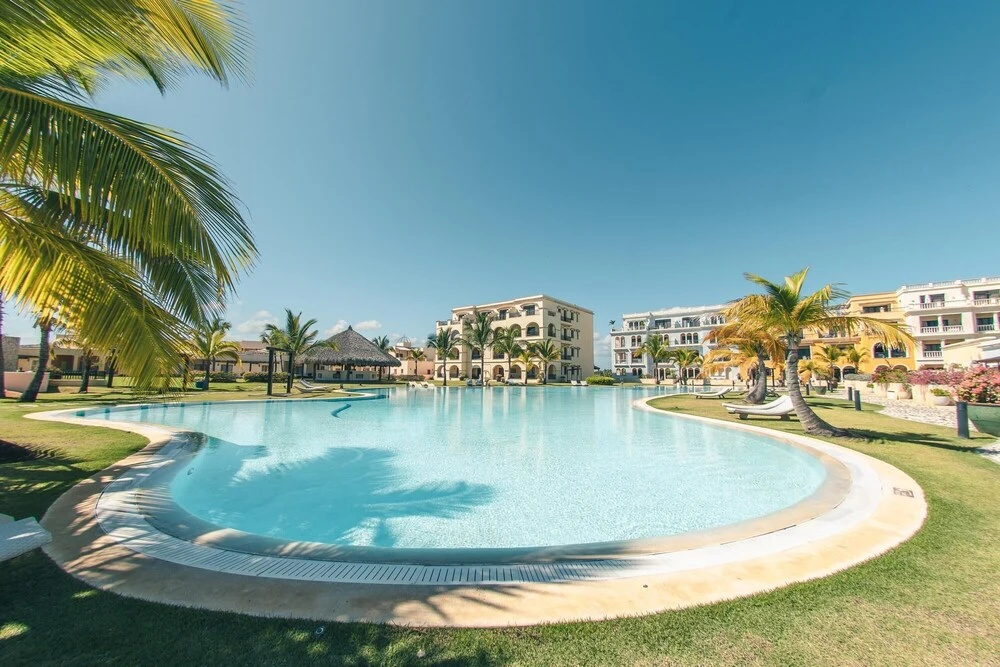 Bright and Open Apartment at Fishing Lodge w Private Parking B16