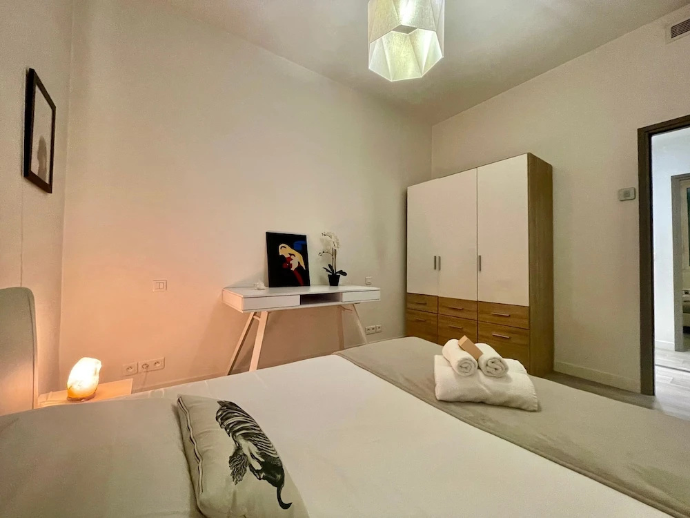 Voir la photo 2 — Stylish 3-bedroom Gem Steps From Monaco Spacious