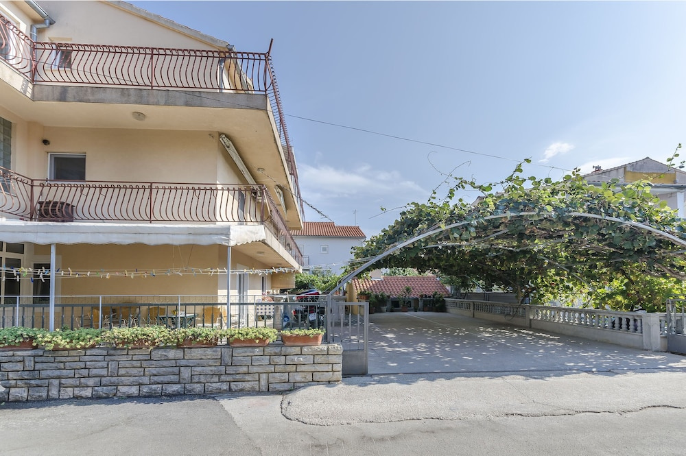 Apartments Mira I
