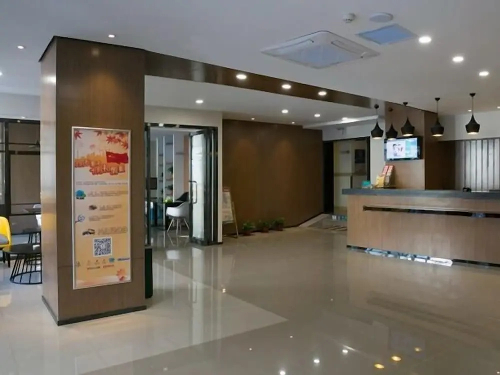 Lobby & Reception