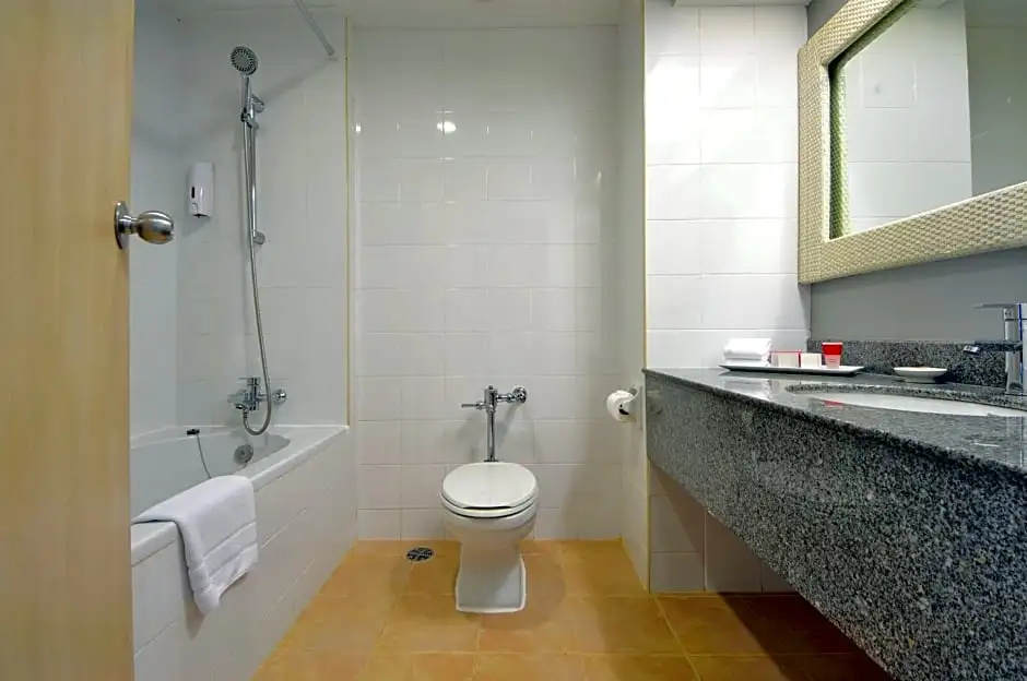 Ramada by Wyndham Phuket Southsea - Chambres