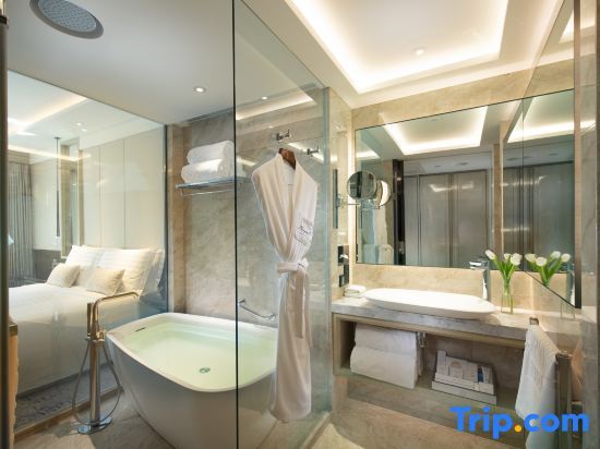 Двухместный номер Deluxe с видом на реку двуспальная кровать в Kempinski Hotel Beijing Yansha Center