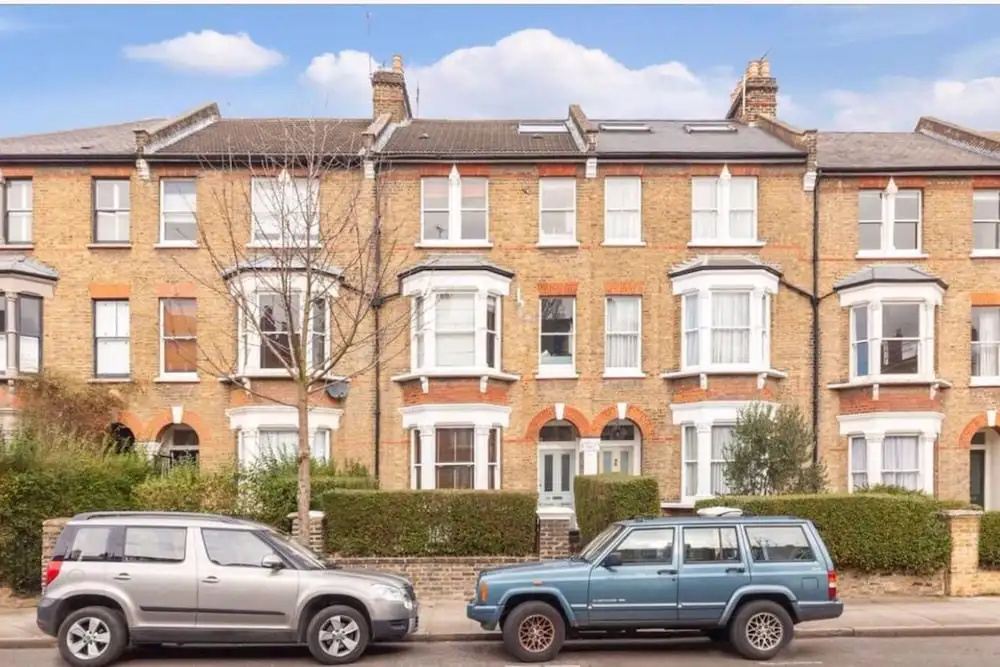 2 Bedroom Flat In North London