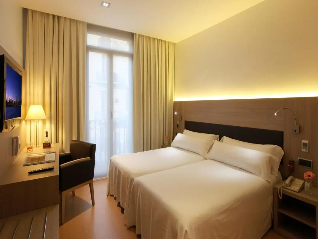Double room (full double bed)