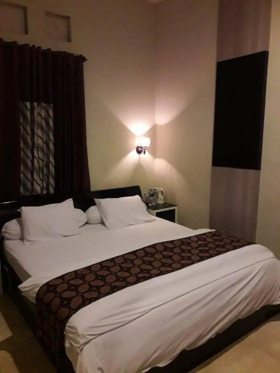 Deluxe Double room (full double bed)