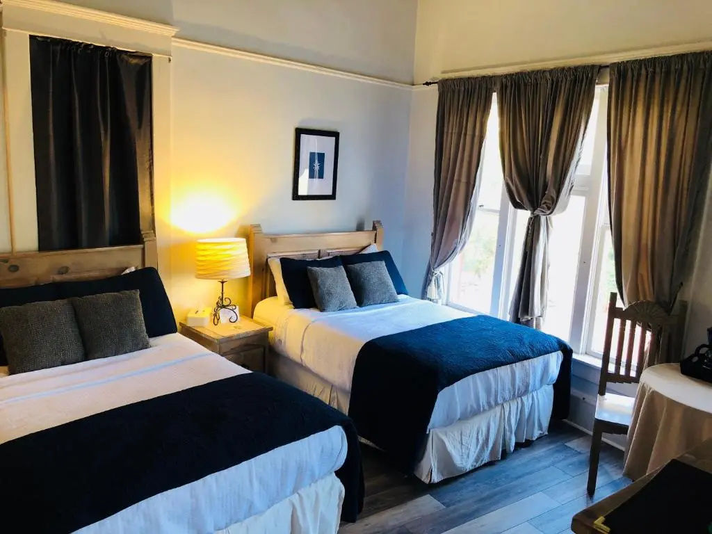 Deluxe Double room (full double bed)