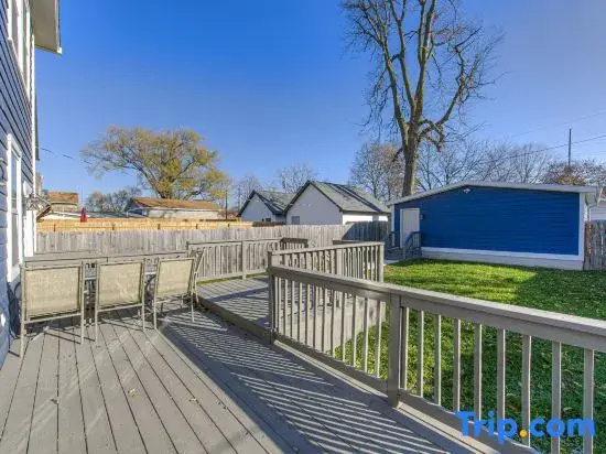 Spacious Renovated Home Near Attractions