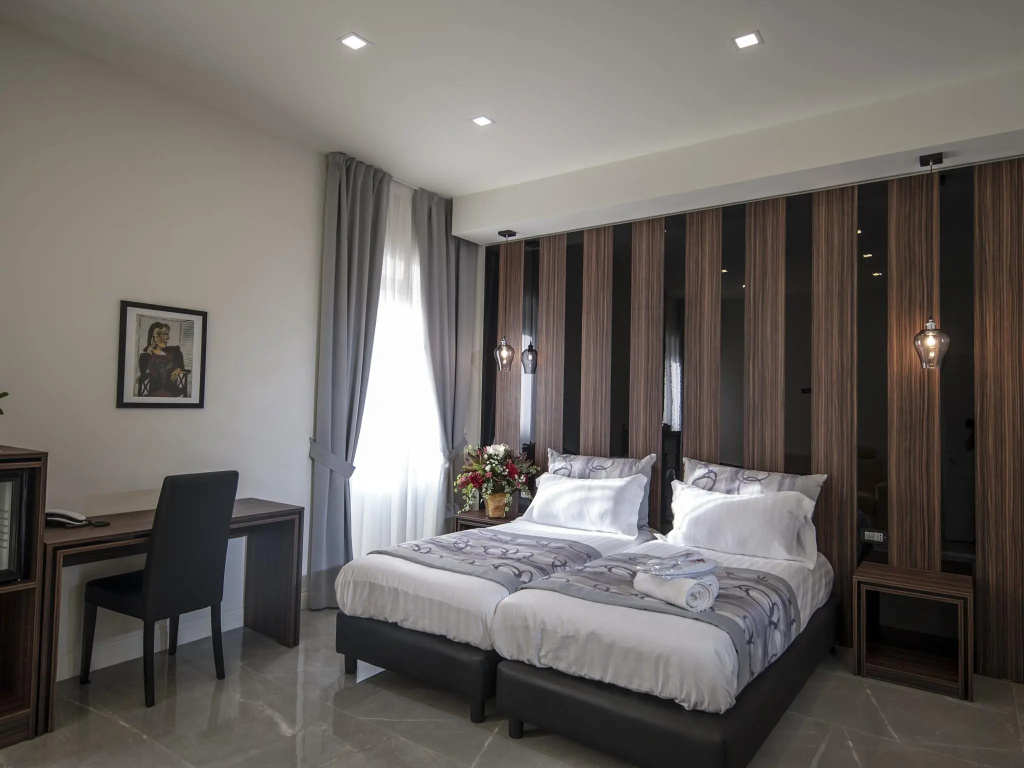 Deluxe Double room (full double bed)