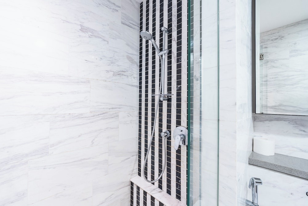 Moonway Luxury Suites At Eaton Residence — фото