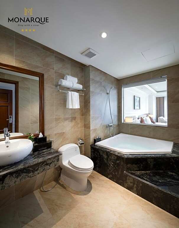 Monarque Hotel Danang