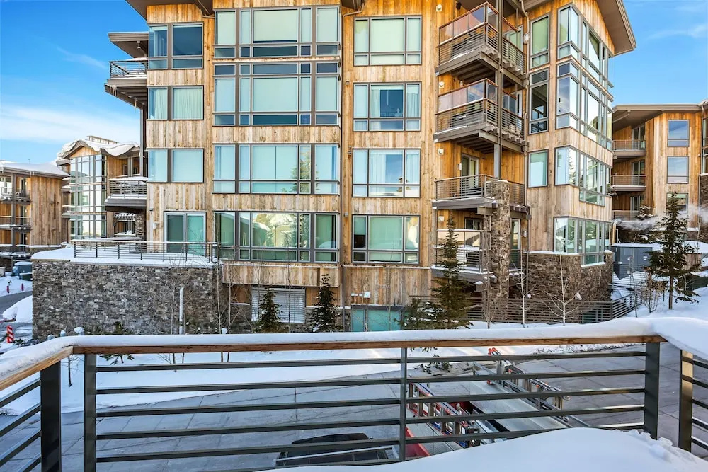 Luxury Five Bedroom Private Home with stunning Park City views 5 Home by RedAwning