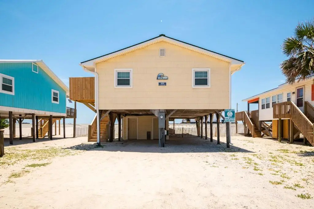 Dip Inn by Oak Island Accommodations