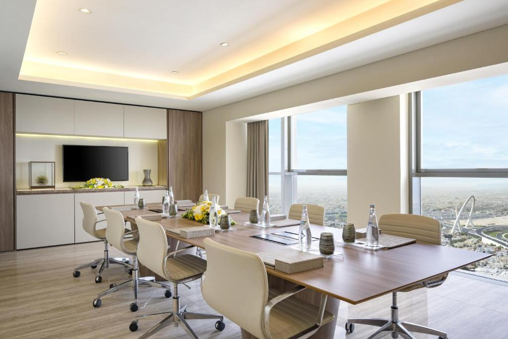 Voco Doha West Bay Suites an IHG hotel, Доха, Катар мініатюра 26