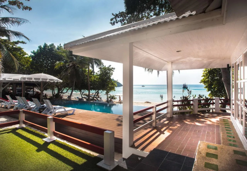 Beach & Waterfront