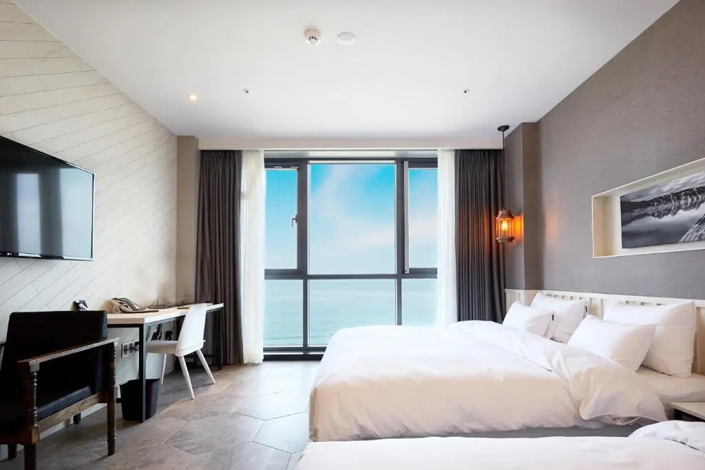 Standard Double room with sea view (twin beds)