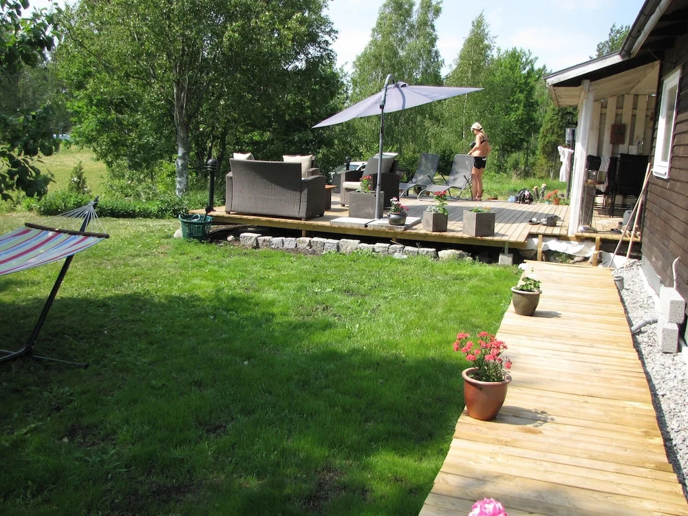 Cozy and Private 3-bed House With Bath Roslagen