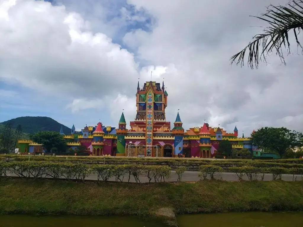 Apartamento novo frente mar com piscina aquecida em Home Club