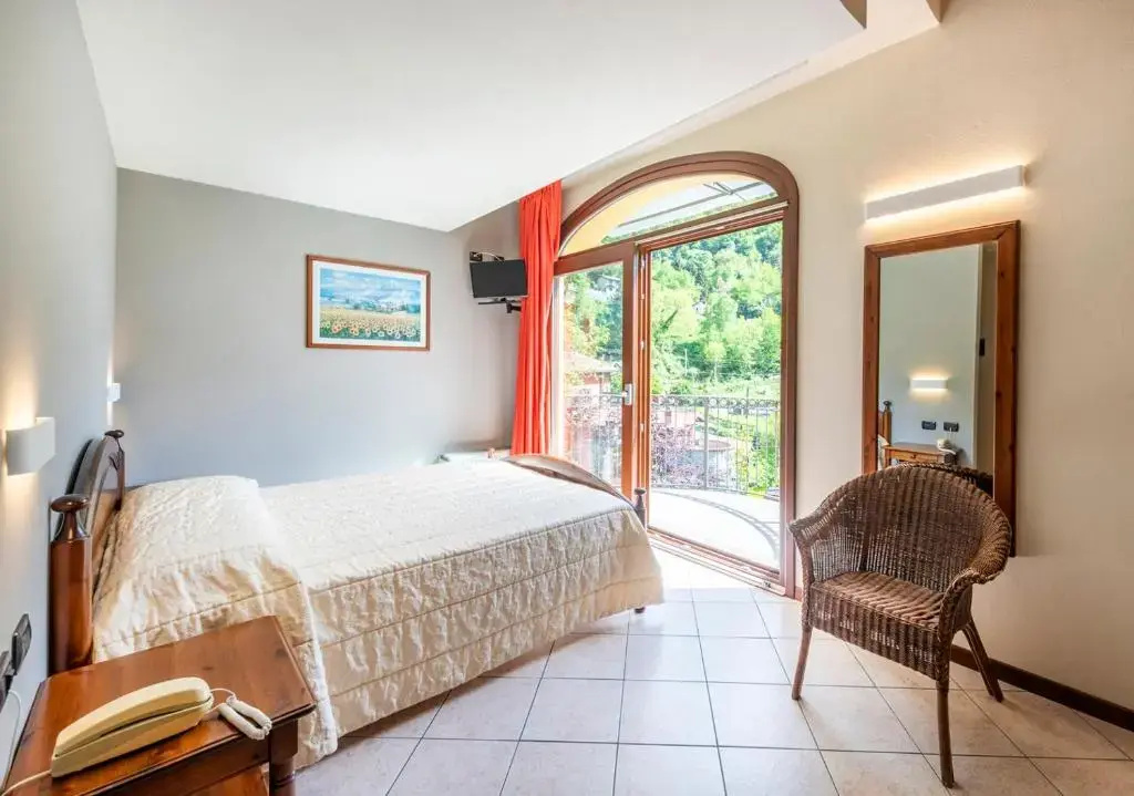 Standard Double room with balcony (full double bed)