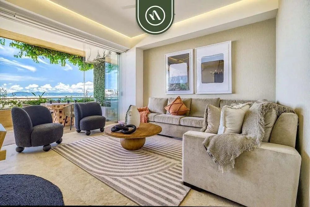 Luxury 1BR Condo With Private Terrace - Ocean View