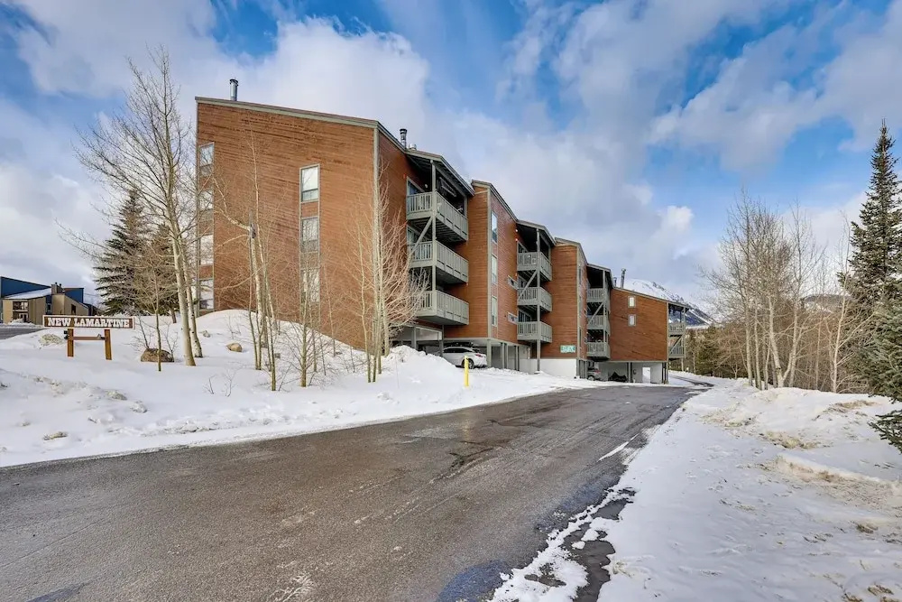 Ski, Shred & Tube: Mtn-view Condo in Silverthrone!